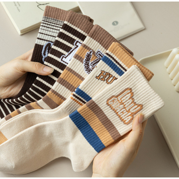 Vớ Tất cổ cao Unisex chữ HUMAN, Số 76 phong cách thể thao, năng động.