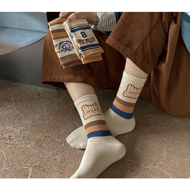 Vớ Tất cổ cao Unisex chữ HUMAN, Số 76 phong cách thể thao, năng động.