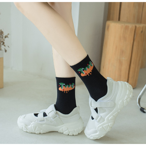 Vớ Tất nữ hoạt hình cổ lửng phong cách thể thao, năng động.