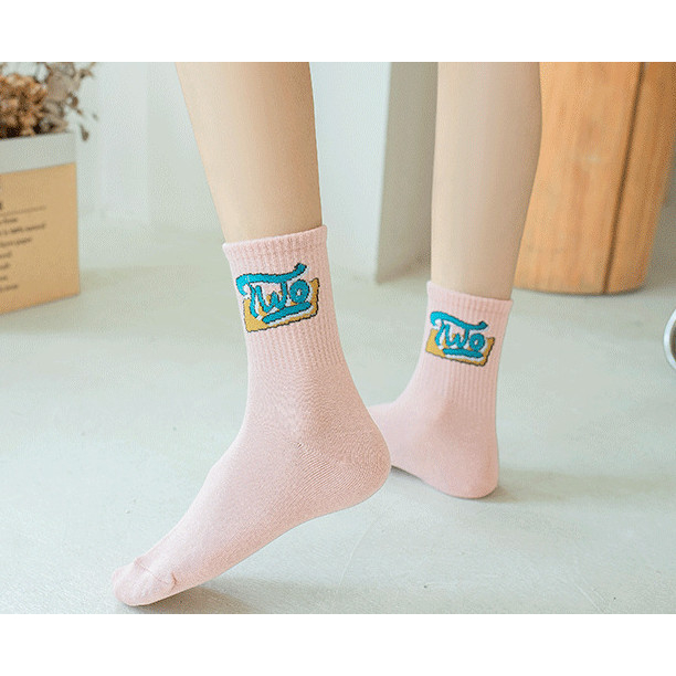 Vớ Tất nữ hoạt hình cổ lửng phong cách thể thao, năng động.