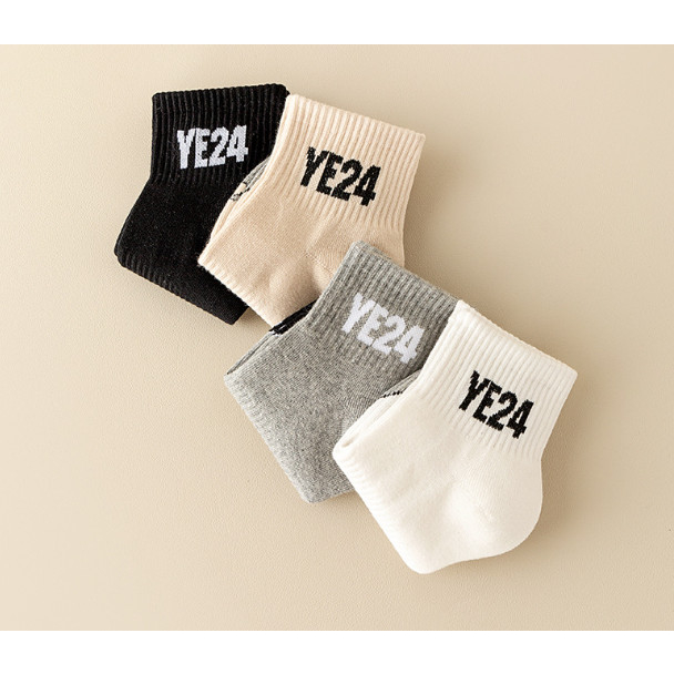 Vớ Tất YE24 cotton cổ thấp nam nữ phong cách trẻ trung, năng động.