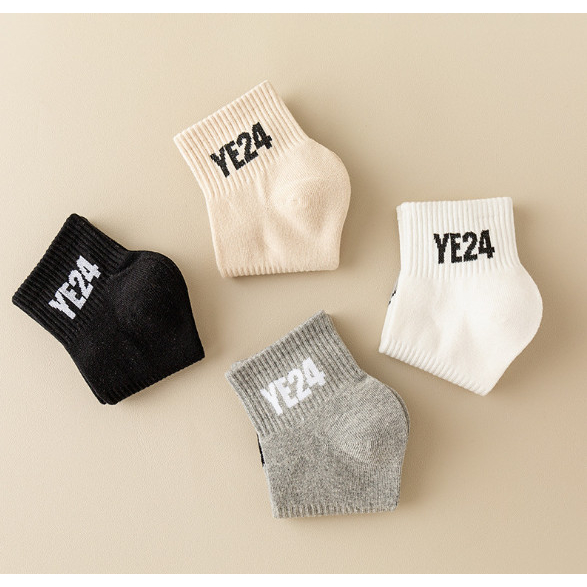 Vớ Tất YE24 cotton cổ thấp nam nữ phong cách trẻ trung, năng động.