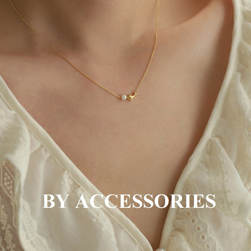 Dây chuyền nữ titan xích mảnh phối mặt cá heo nhỏ xinh kiss Pearl mạ vàng 18K không gỉ WN2347
