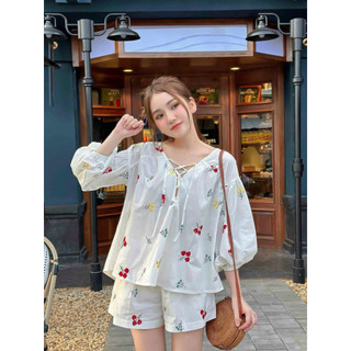 Sét bộ nữ mặc đi chơi đi biển mát mẻ chất lụa ý in hoa áo cổ V tay lỡ phồng mix quần đùi lưng chun