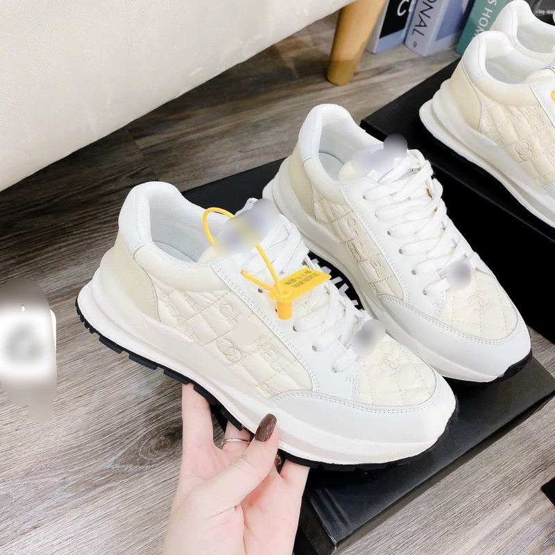 Giầy Thể Thao Cho Nữ Màu Trắng Đế Cao Su Bền Đẹp Chống Trơn Trượt Lên Chân Cực Xinh