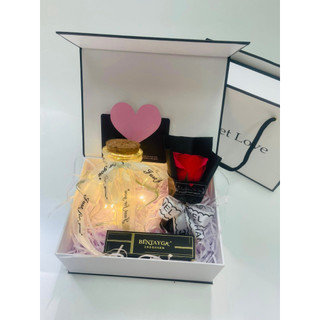 Set Hộp Quà Tặng Gồm Lọ Chữa Lành Kèm Son, Kèm Hoa Sáp Và Phụ Kiện Sang Trọng