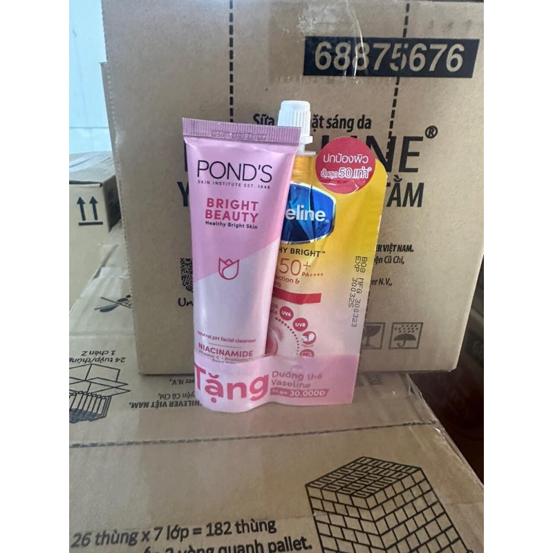 (mẫu mới ) Sữa Rửa Mặt Pond's mới 3X sáng mướt với Niacinamide và Vitamin C, không gây khô da 50gr tặng