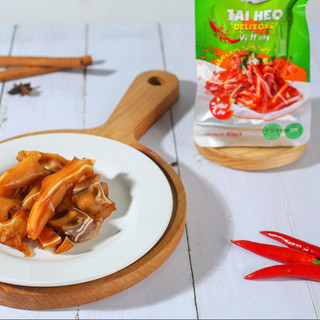 Tai heo Delizone 30g dai giòn sần sật - Vị Cay / Vị Ít cay