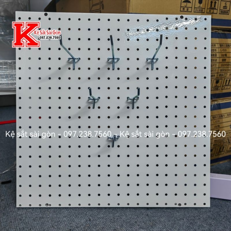 Tấm Nhôm Đục Lỗ Pegboard: Giải Pháp Hiện Đại Cho Kiến Trúc Và Trang Trí Nội Thất