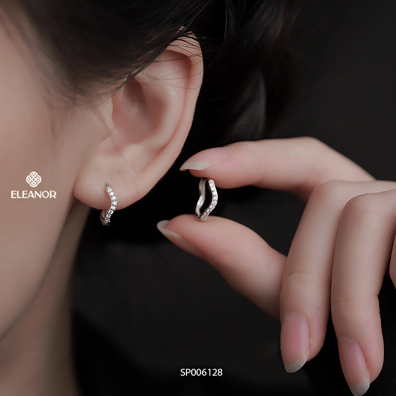 Bông tai nữ chuôi bạc 925 Eleanor Accessories viền cong lượn sóng khuyên tai phụ kiện trang sức 6128