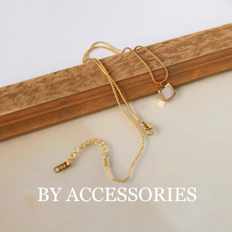 Dây chuyền nữ titan xích xoắn mảnh mạ vàng 18K phối mặt hình học vuông khảm vỏ sò vintage không gỉ WN2351