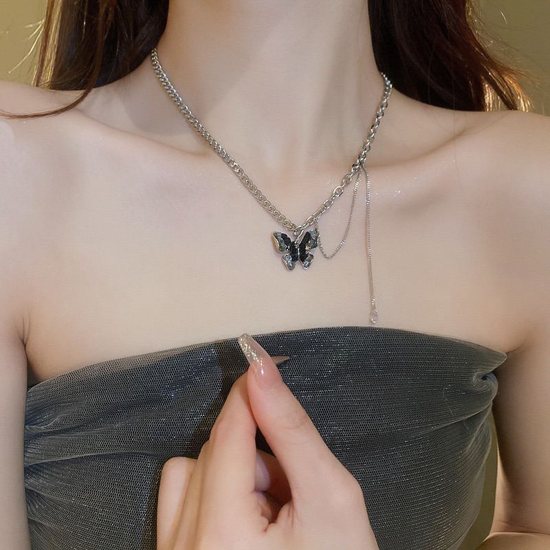 [KHÔNG ĐEN GỈ] Dây Chuyền Thép Titan Hình Charm Black Butterfly Pha Lê Dây Tua Rua