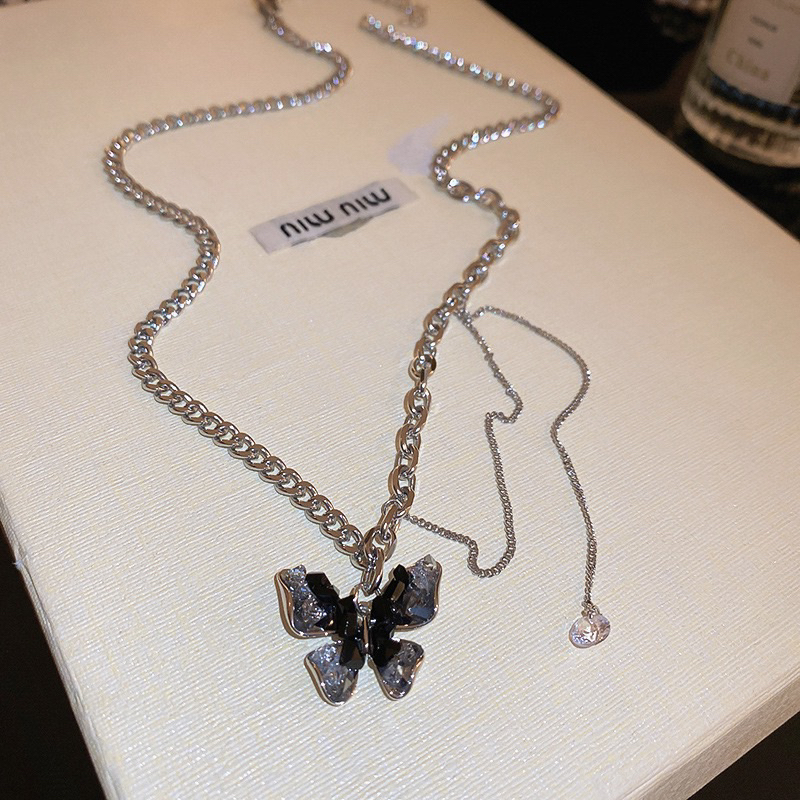 [KHÔNG ĐEN GỈ] Dây Chuyền Thép Titan Hình Charm Black Butterfly Pha Lê Dây Tua Rua
