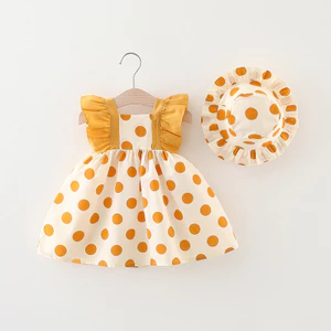 Set váy kèm nón bé gái đi du lịch họa tiết chấm bi to PUMPKINSHOP D888