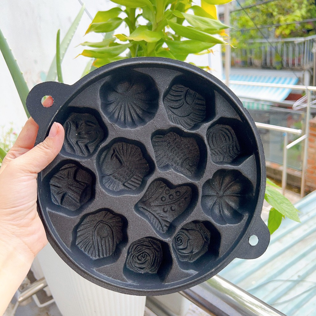 Khuôn làm bánh bông lan 12 bánh - khuôn gang chống dính dày nặng LOẠI 1 CAO CẤP KÈM NẮP (HUỲNH ANH)