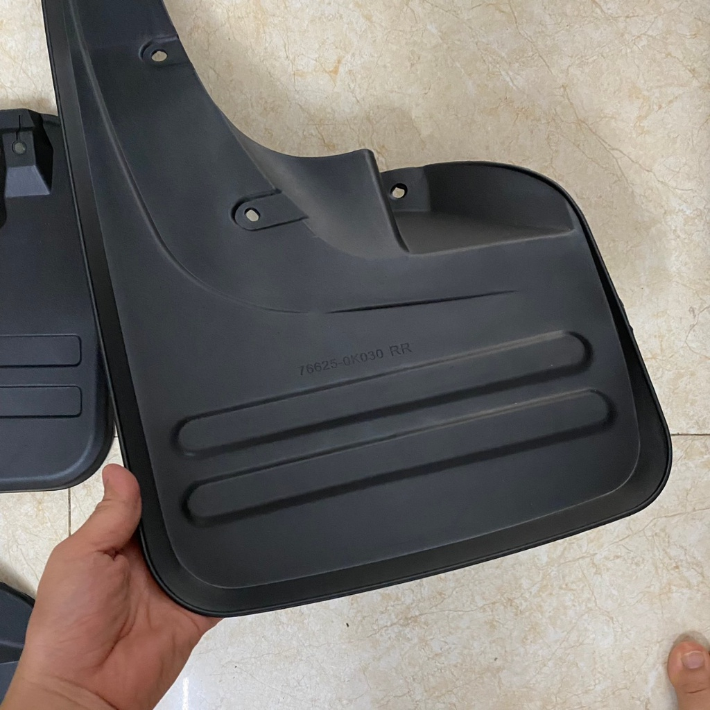 Chắn bùn xe xe Toyota Fortuner 2006 - 2012, 2013, 2014, 2015 nhựa dẻo cao cấp (tặng kèm ốc vít)