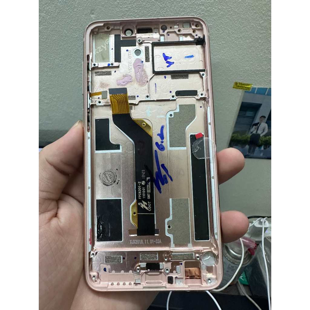 Màn hình Vsmart Active 1+ mới liền khung