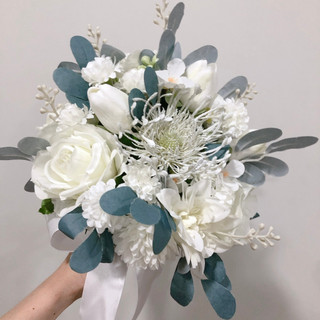 Bó hoa cưới cầm tay cô dâu bằng lụa cao cấp, phụ kiện chụp ảnh cưới phong cách Châu Âu