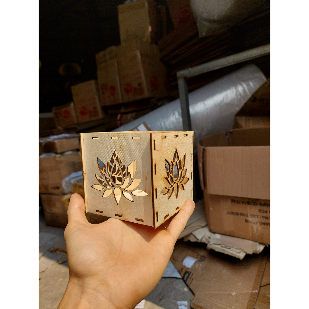 Hộp đèn gỗ bông sen
