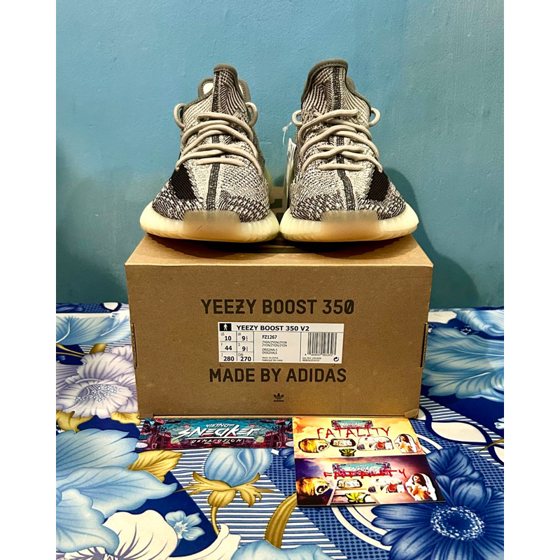 adidas gazelle silver green womens Yeezy 700 MNVN main image 0