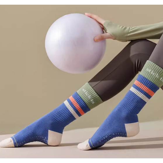 Vớ Tất YOGA chống trượt chữ STICK TO cao cổ phong cách trẻ trung.