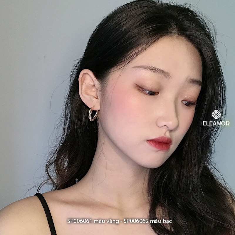 Ảnh Bông tai nữ chuôi bạc 925 Eleanor Accessories dáng tròn viền xoắn phụ kiện trang sức khuyên tai 6061 3