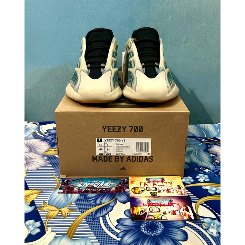 Giy yeezy - Gi Tt, Min Ph Vn Chuyn,  Loi | Shopee Vit Nam