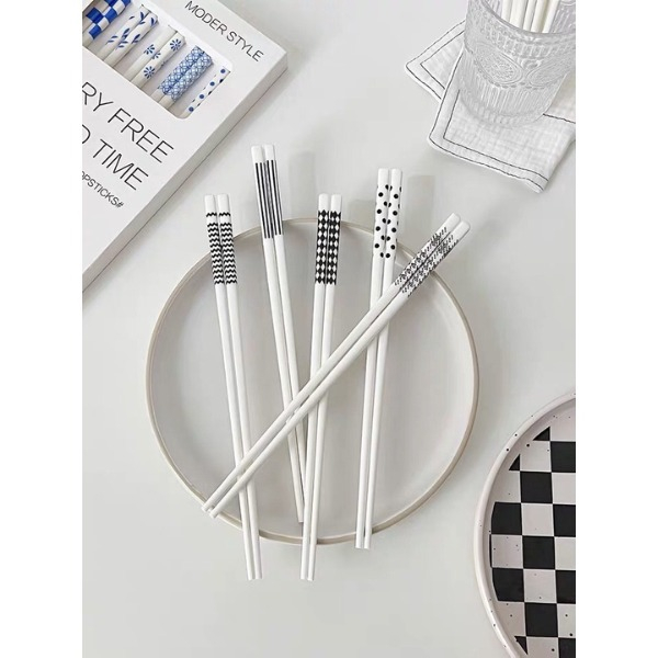 5 ĐÔI ĐŨA TRẮNG  HỌA TIẾT TRÊN ĐẦU ĐŨA - Set 5 Đôi Đũa Gốm Sứ Chống Trượt Cao Cấp Nhật Bản đũa ăn cơm