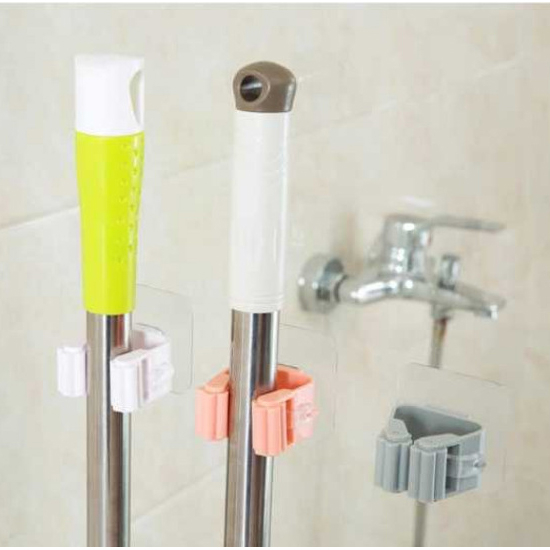 Móc treo chổi dán tường không cần đóng đinh đục lỗ