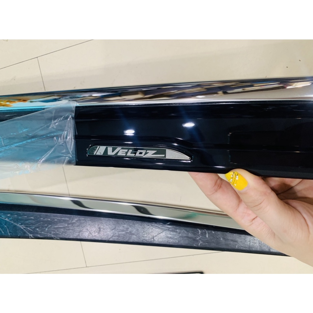 Bộ vè che mưa inox xe Toyota Veloz, Avanza 2022, Chất liệu nhựa ABS viền chỉ inox cao cấp