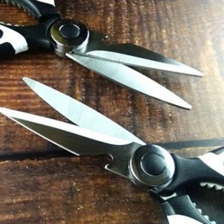Dụng Cụ CẮT GÀ là vật dụng không thể thiếu trong nhà bếp A24
