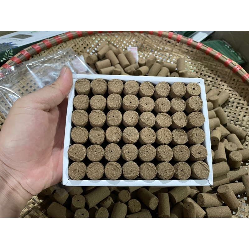 Ngải cứu viên Cát Cát hộp 48 viên dài 3cm.