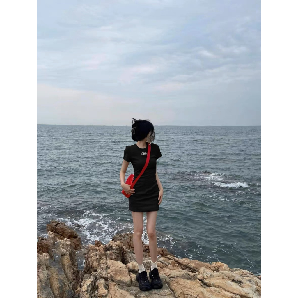 Váy đôi 1ESS<3 𝐋𝐎𝐕𝐄 𝐅𝐎𝐑𝐄𝐕𝐄𝐑 𝐒𝐄𝐓 dáng body ôm eo 2 màu đen và tiêu xám