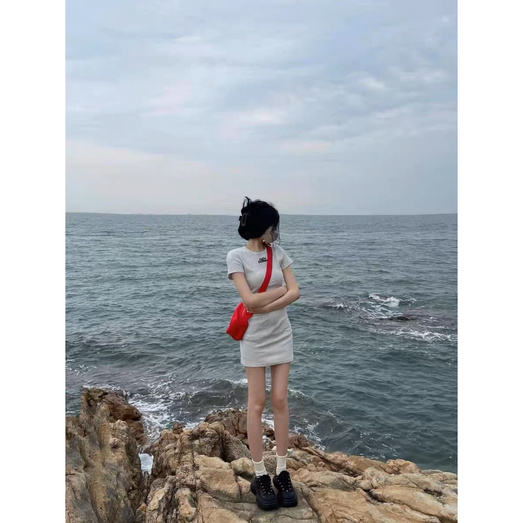 Váy đôi 1ESS<3 𝐋𝐎𝐕𝐄 𝐅𝐎𝐑𝐄𝐕𝐄𝐑 𝐒𝐄𝐓 dáng body ôm eo 2 màu đen và tiêu xám