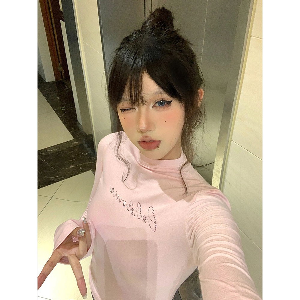 (sẵn) Áo thun mỏng dài trùm bàn tay có chữ đính đá cổ 3p ôm sát body màu hồng và đen phong cách y2k ATDT006 - Tiktik