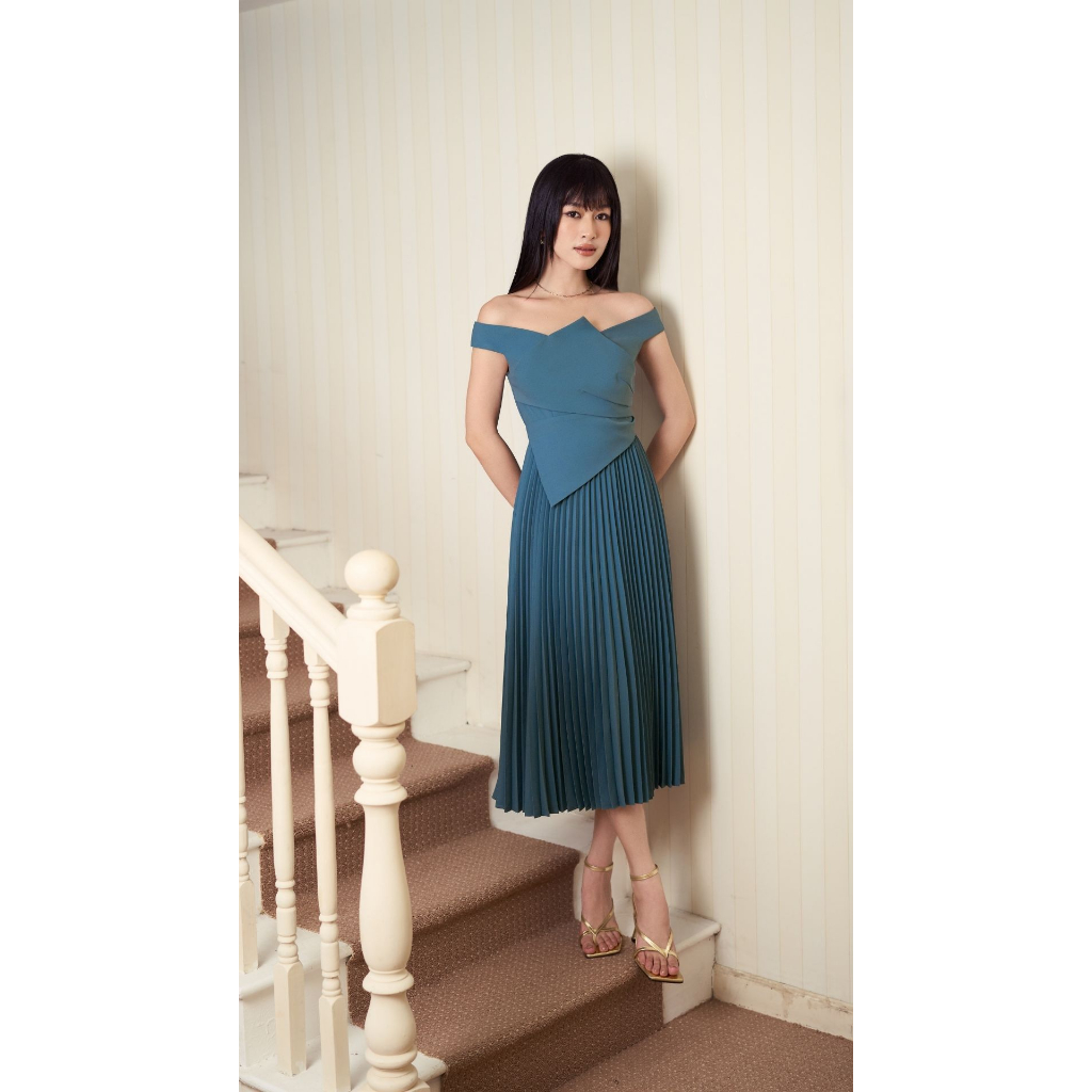 Vella Fashion đầm đi tiệc trễ vai tùng xòe xếp ly VD23104