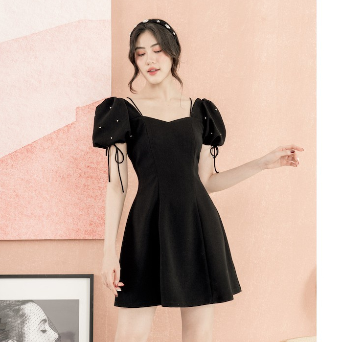 RẬP – Đầm Đen Cổ Tim Tay Phồng Đính Hạt – PUBBI 01 ĐEN