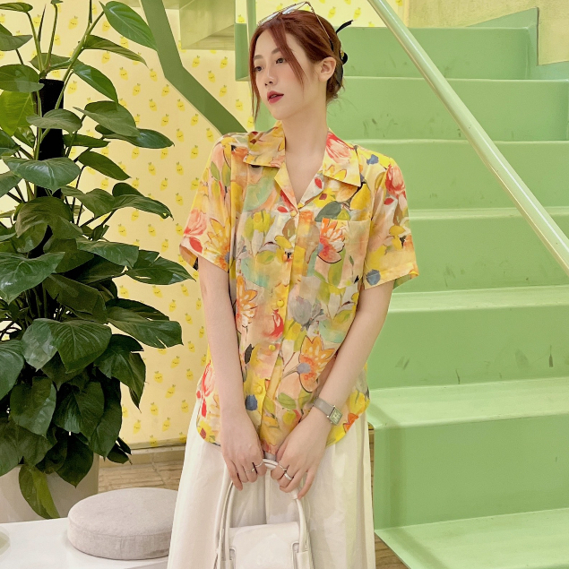 Áo sơ mi hoa nữ cộc tay cổ vest HAANDESIGN thiết kế công sở chất liệu tơ, sợi cao cấp mềm đẹp FORM TO màu vàng (SM05)