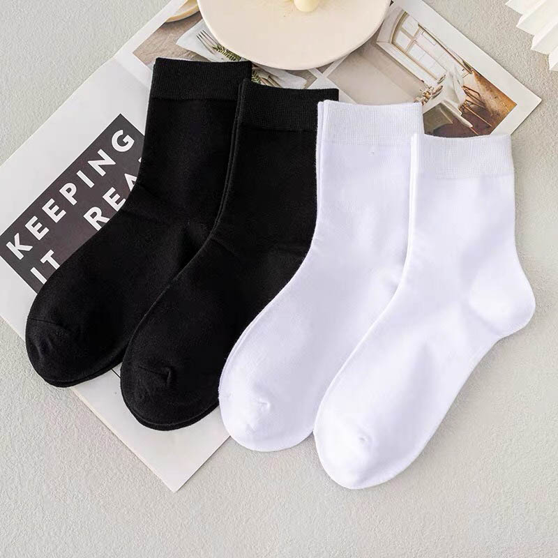 Tất trơn cổ vừa nam nữ trắng đen Classic, chất liệu cottonco giãn 4 chiều - Ekiu Shop
