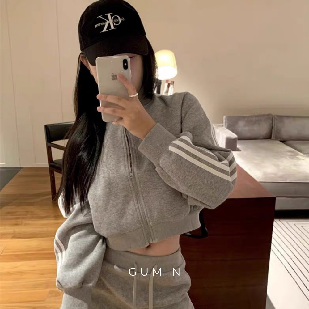 Set đồ nữ thể thao GUMIN áo viền kẻ sọc phối chân váy ngắn cá tính trẻ trung