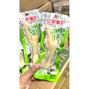 1 cái chân gà ngâm ớt xanh loại ngon 32gr