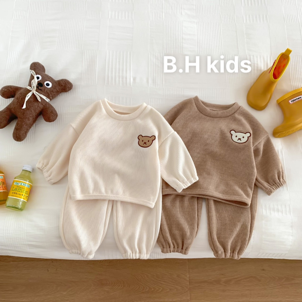 Bộ Dài Tay Tăm Gân Áo In Hình Gấu Ngực Quần Màu Trơn Cho Bé Hàng B.H Kids