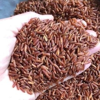 gạo lứt huyết rông sống và rang củi thơm ngon