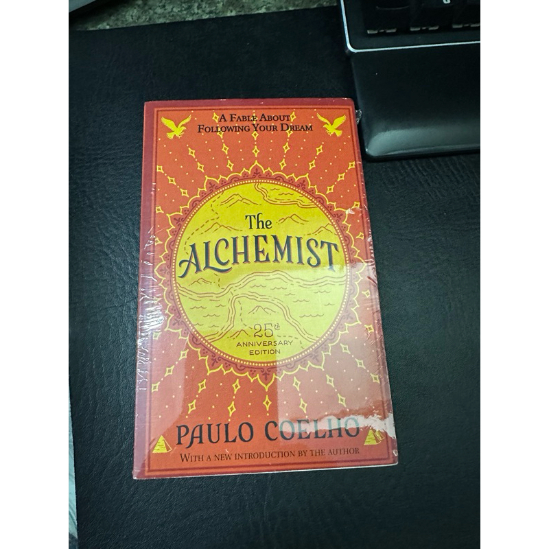 Ảnh Sách: The Alchemist 25th Anniversary: A Fable About Following Your Dream 1