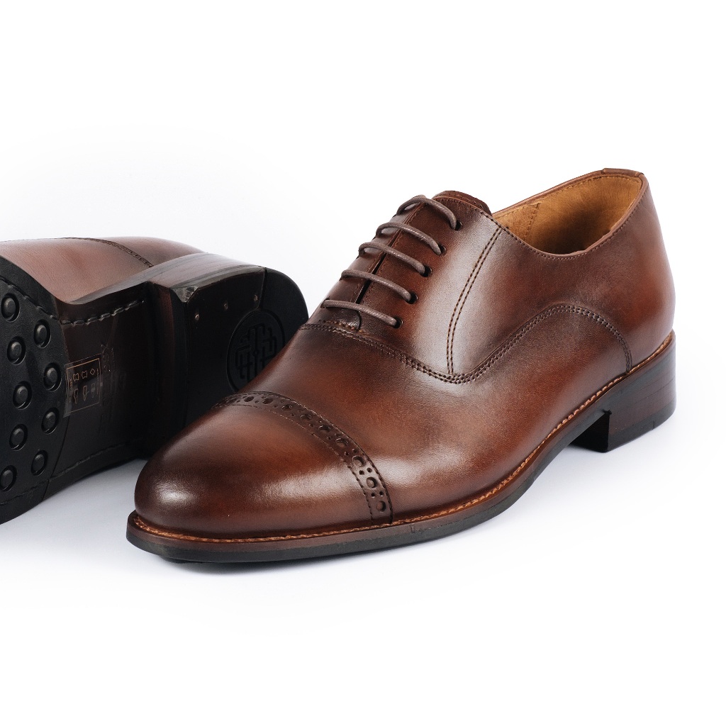 Ảnh Giày Tây Cao Cấp CHARLES CAPTOE OXFORD - OF02 - Da Bò Ý Lót Trong Da Bò Mộc - Thương hiệu Be Classy 4