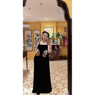 Váy nhung the hai dây quai tết thêu tranh đông hồ