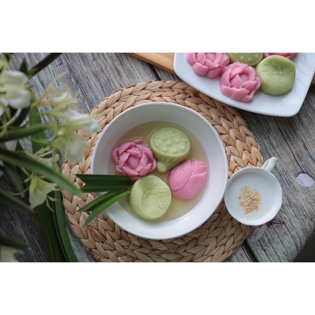 Set 4 khuôn silicon sen trôi nước.