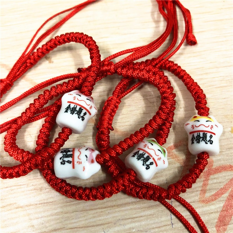 Vòng tay Mèo Thần Tài Maneki Neko May Mắn Bình An chỉ đỏ