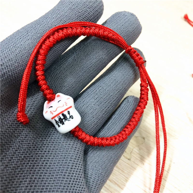 Vòng tay Mèo Thần Tài Maneki Neko May Mắn Bình An chỉ đỏ