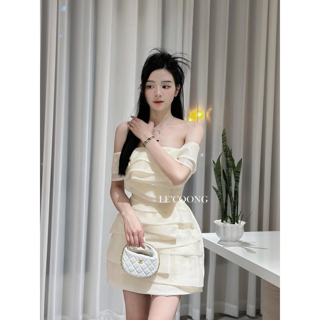 Ảnh Váy Trễ Vai Dáng Ngắn LECOONG V464 Đầm Dự Tiệc Chất Tơ Xếp Tầng Xám Be 2